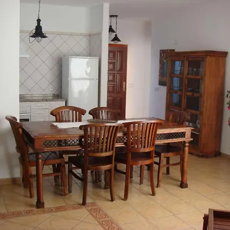 Sleeps 6 Pool Wifi Villa *